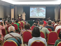 綿陽(yáng)中旅行假日旅行社舉行胡楊林、南疆專(zhuān)列推薦會(huì)